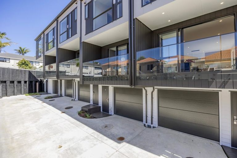 Photo of property in 17a John Jennings Drive, Oteha, Auckland, 0632