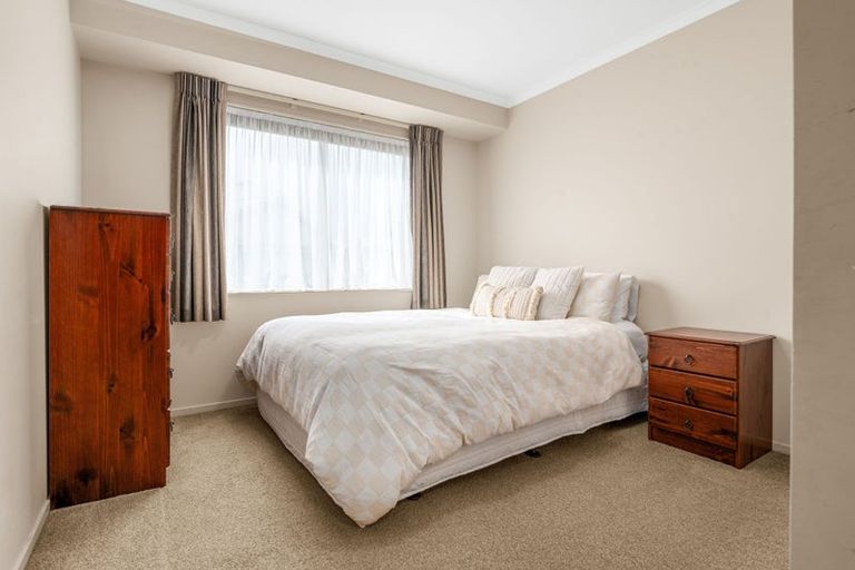 Photo of property in 63 Waiwherowhero Drive, St Andrews, Hamilton, 3200