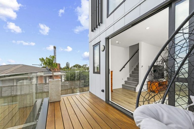 Photo of property in 7/27 Carole Crescent, Pakuranga, Auckland, 2010