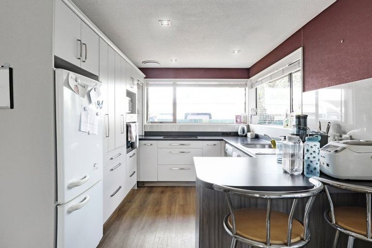 Photo of property in 2/14 Momorangi Crescent, Redwood, Christchurch, 8051