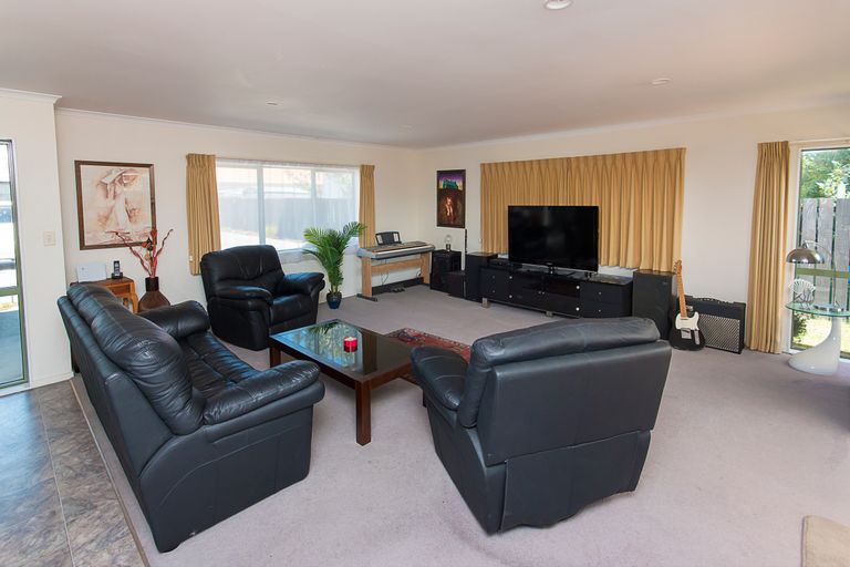 Photo of property in 10a Howden Street, Waiuku, 2123