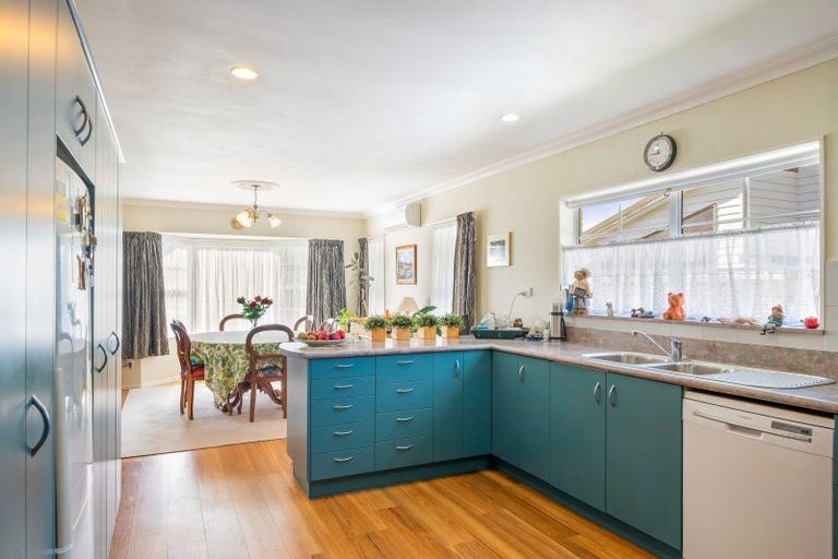 Photo of property in 64 Highbury Drive, Levin, 5510