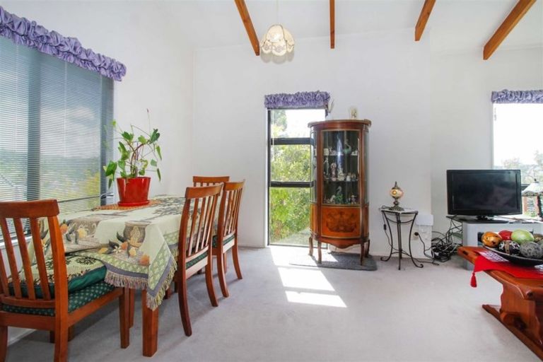 Photo of property in 1/17 Bronzewing Terrace, Unsworth Heights, Auckland, 0632