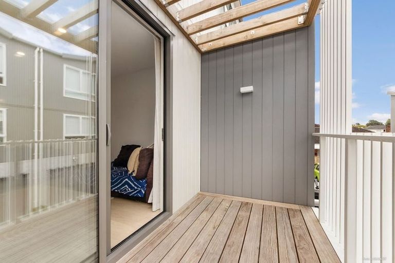 Photo of property in 5/2 Moor Avenue, Te Atatu Peninsula, Auckland, 0610