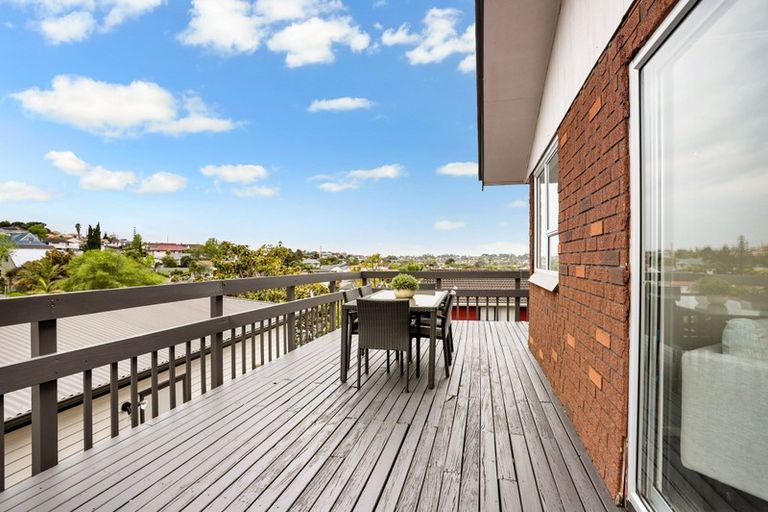 Photo of property in 20 Trias Road, Totara Vale, Auckland, 0629