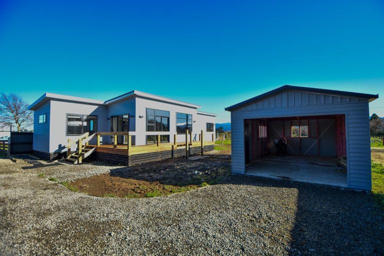 Photo of property in 114 Brooklyn Road, Carterton, 5713