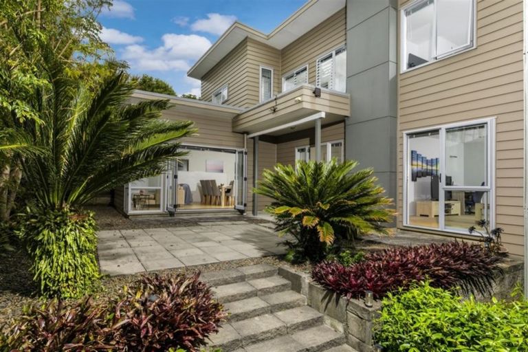 Photo of property in 8 Roy Maloney Drive, Henderson, Auckland, 0612