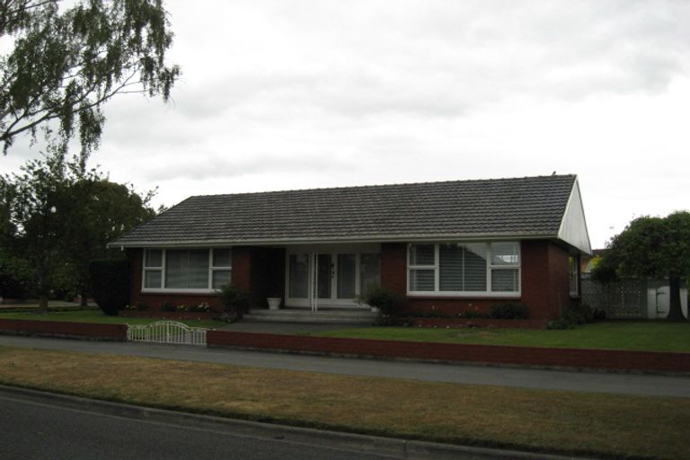 Photo of property in 46 Burnside Crescent, Burnside, Christchurch, 8053