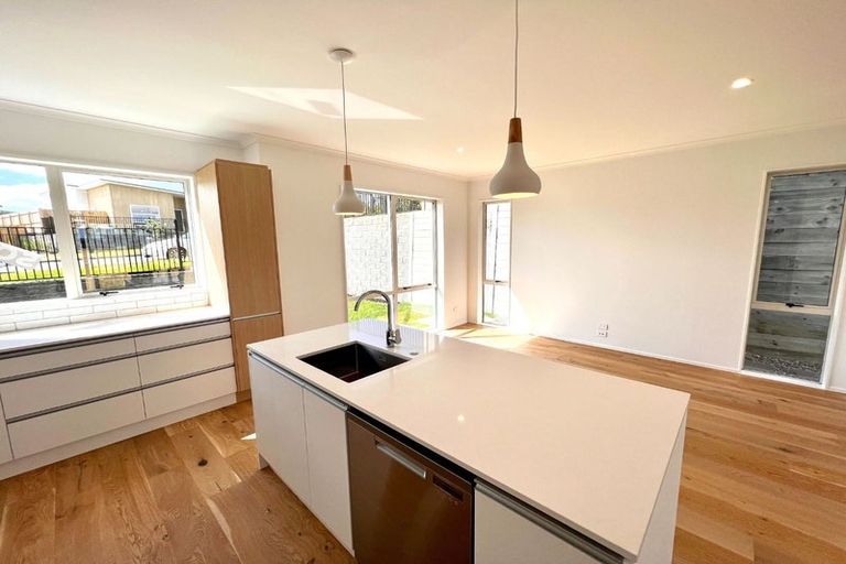 Photo of property in 15 Taikura Avenue, Red Beach, 0932