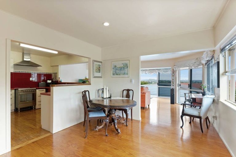 Photo of property in 117 Bradbury Road, Botany Downs, Auckland, 2010