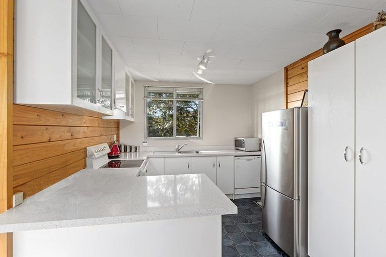 Photo of property in 1/17 Grenadine Place, Unsworth Heights, Auckland, 0632