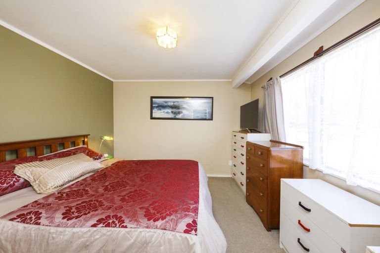 Photo of property in 52 Newton Place, Westbrook, Palmerston North, 4412