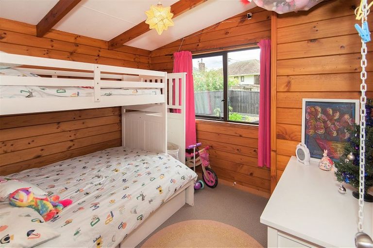 Photo of property in 15a Kereru Street, Henderson, Auckland, 0612