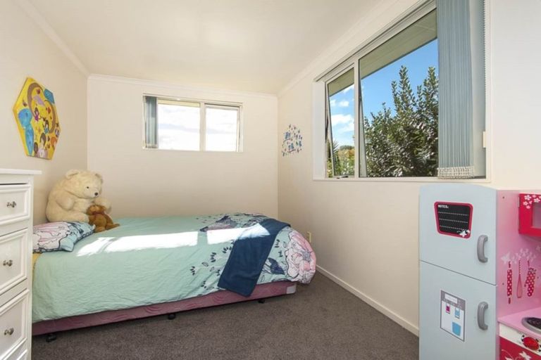Photo of property in 18 Ranch Place, Pukekohe, 2120