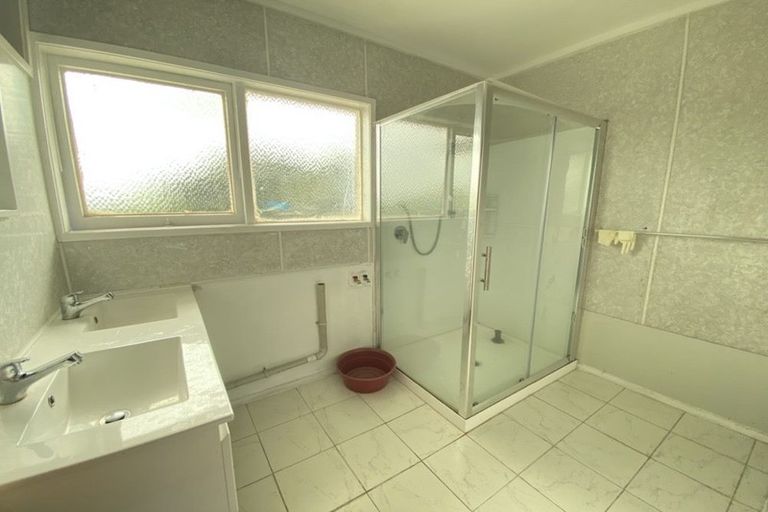 Photo of property in 1 Glenmore Road, Pakuranga Heights, Auckland, 2010