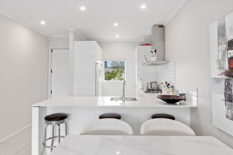 Photo of property in 26a Taikura Avenue, Red Beach, 0932