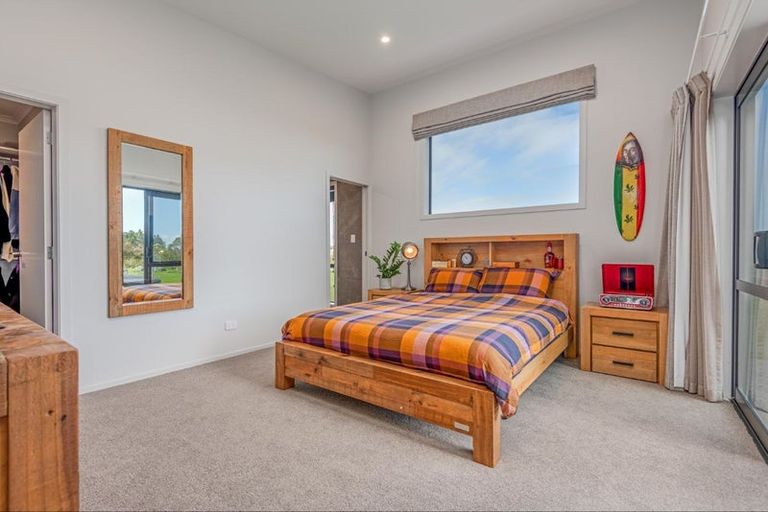 Photo of property in 49 Johnstone Drive, Fitzherbert, Palmerston North, 4410