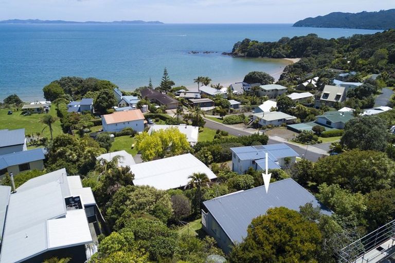 Photo of property in 10 Kupe Road, Coopers Beach, 0420