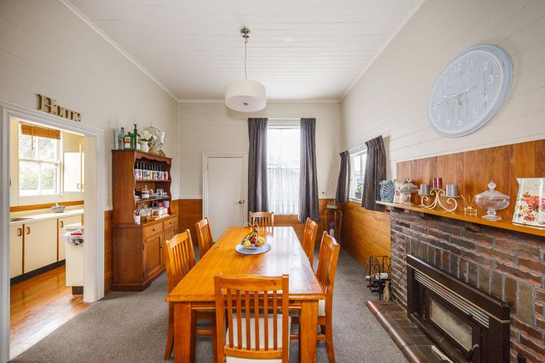 Photo of property in 8 Winston Avenue, Hokowhitu, Palmerston North, 4410