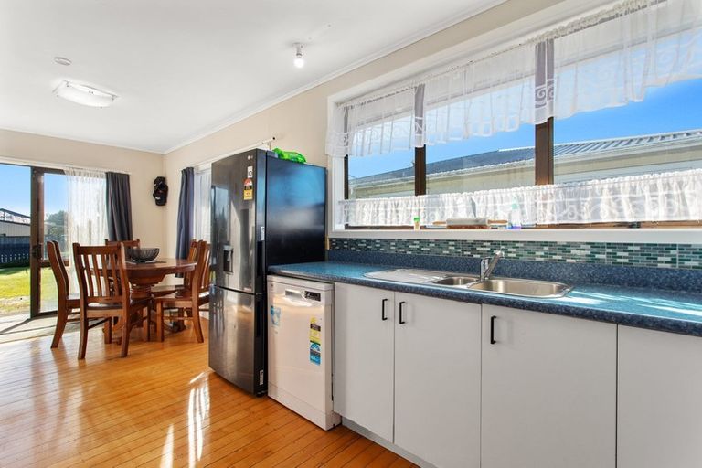 Photo of property in 28 Rimu Street, Edgecumbe, 3120