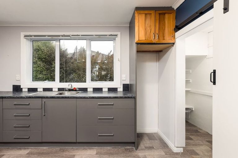 Photo of property in 12 Rhodes Street, Waimate, 7924