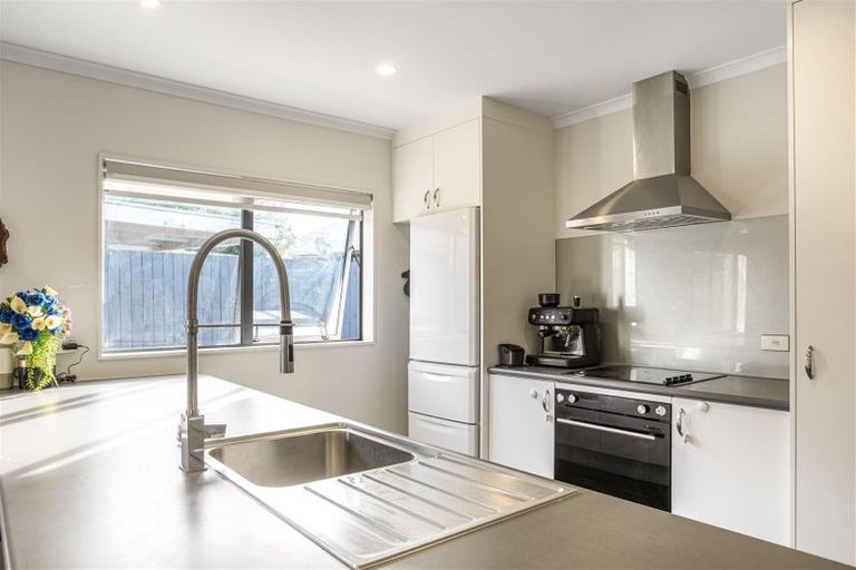 Photo of property in 33a Gill Avenue, Te Atatu Peninsula, Auckland, 0610