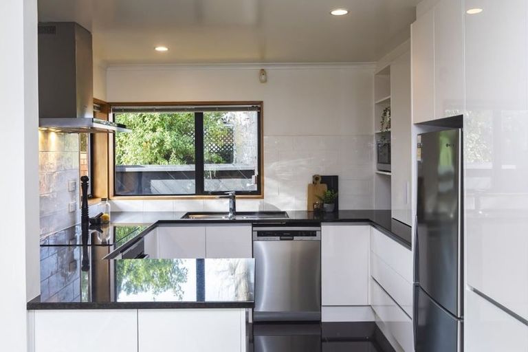 Photo of property in 2/77 Hinau Street, Riccarton, Christchurch, 8041