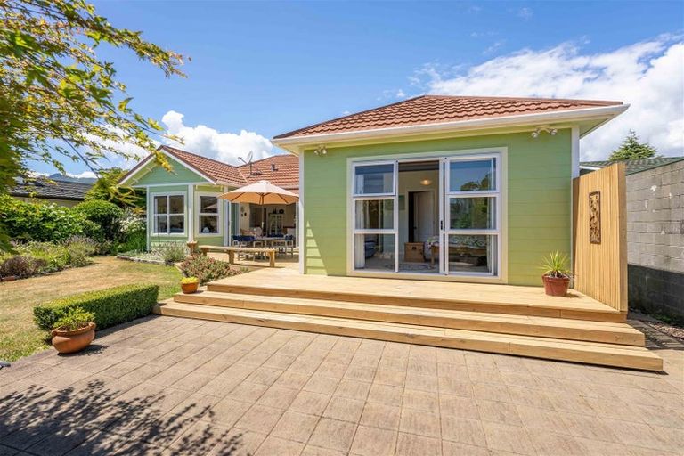 Photo of property in 121 Belvedere Avenue, Waikanae, 5036