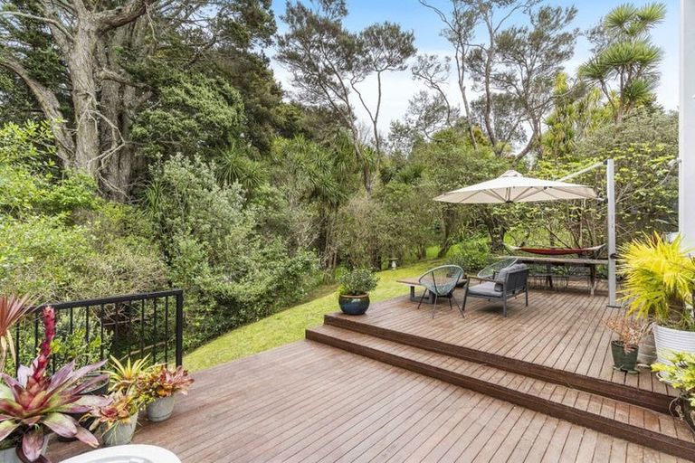 Photo of property in 11a Wernham Place, Northcote, Auckland, 0626