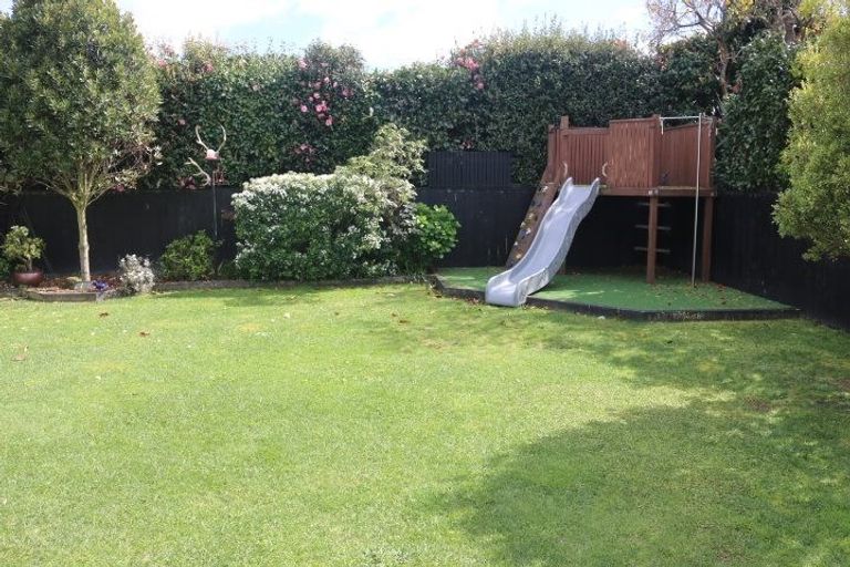 Photo of property in 11 Winston Avenue, Hokowhitu, Palmerston North, 4410