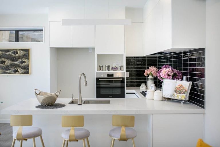 Photo of property in 12b September Place, Forrest Hill, Auckland, 0620