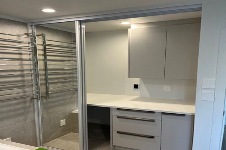 Photo of property in 1/2 Flavia Close, Torbay, Auckland, 0630