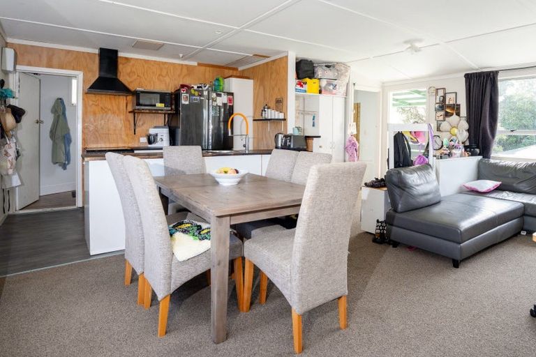 Photo of property in 32 Government Road, Raglan, 3225