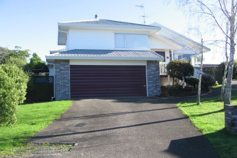 Photo of property in 33 Harbour Lights Close, West Harbour, Auckland, 0618