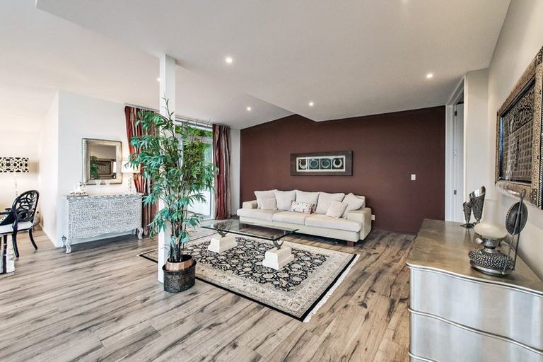 Photo of property in 2 Redcliffs View Lane, Redcliffs, Christchurch, 8081