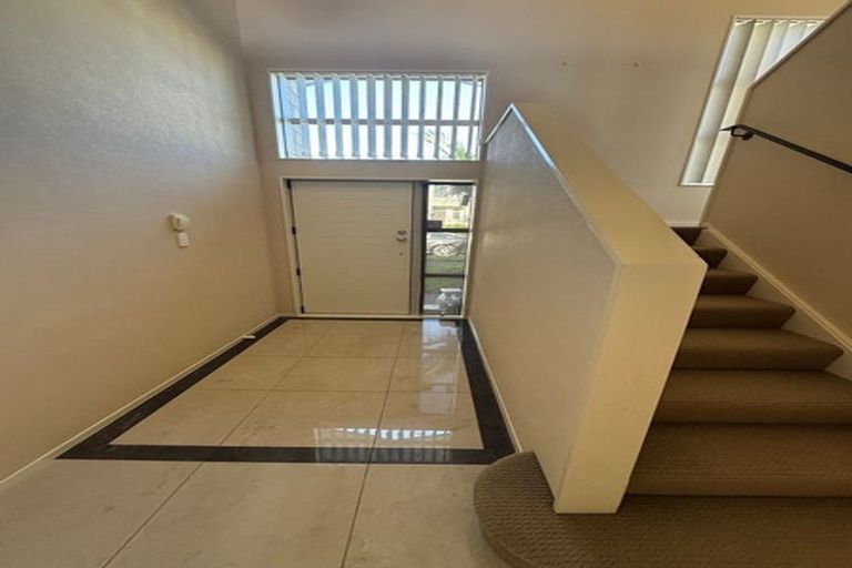 Photo of property in 2 Oakhurst Avenue, Flat Bush, Auckland, 2019