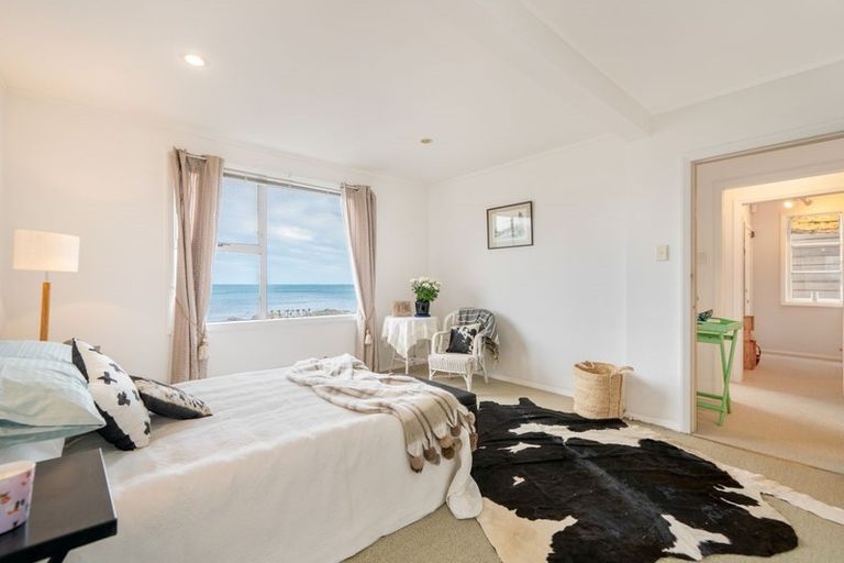 Photo of property in 148 The Esplanade, Houghton Bay, Wellington, 6023