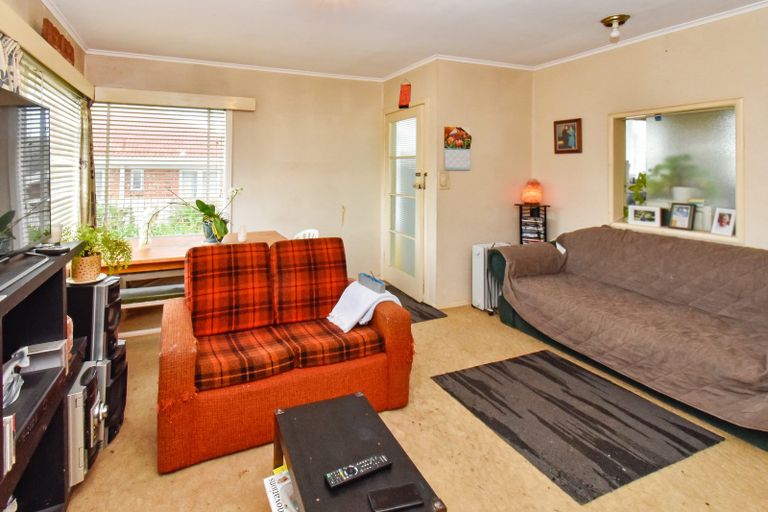 Photo of property in 10 Churchill Avenue, Manurewa, Auckland, 2102