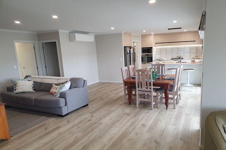 Photo of property in 32 Eagles Way, Cable Bay, 0420