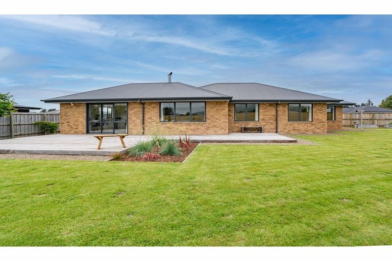 Photo of property in 14 Ruru Place, Oxford, 7430