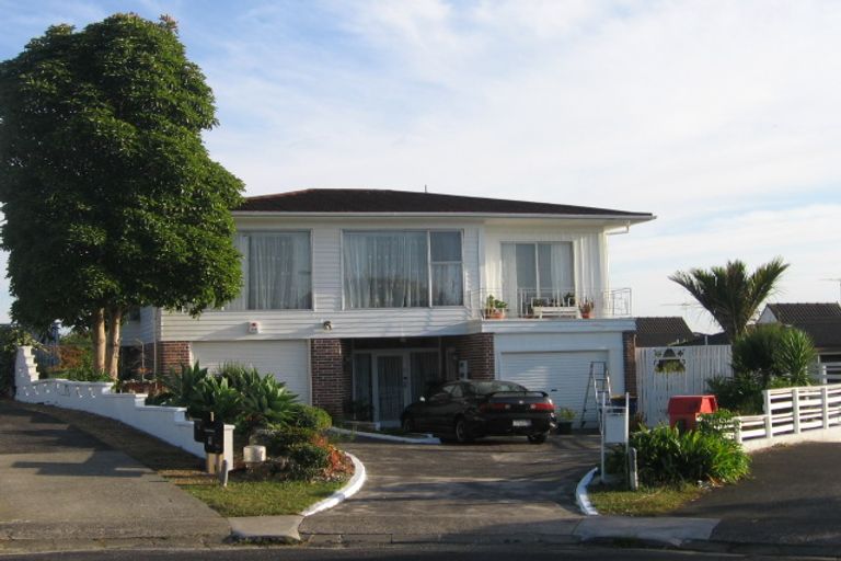 Photo of property in 2/32 Marcel Place, Glenfield, Auckland, 0629