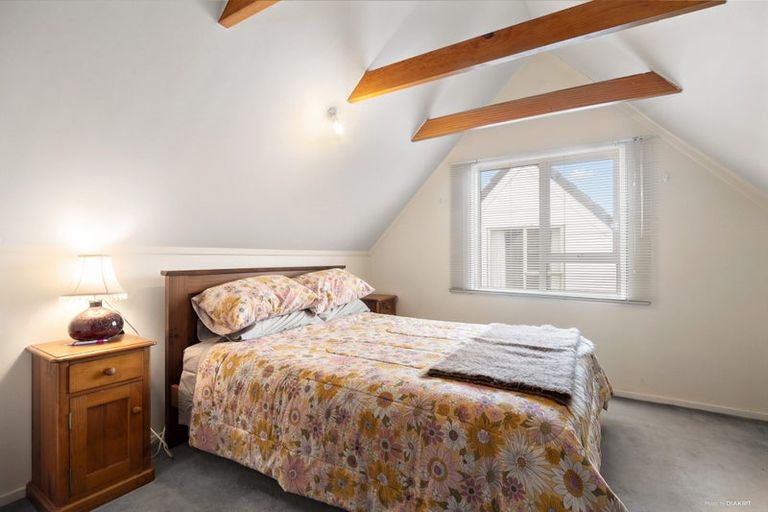 Photo of property in 1/216 Edmonton Road, Te Atatu South, Auckland, 0610