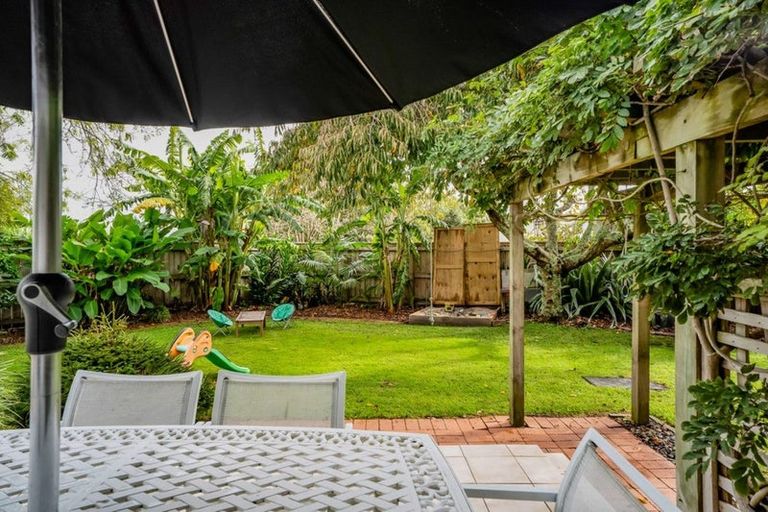 Photo of property in 5 Prudence Place, Oakura, 4314