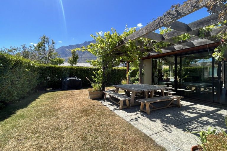 Photo of property in 1 Buckler Court, Jacks Point, Queenstown, 9371