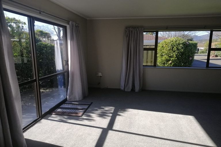 Photo of property in 2/7 Kathleen Place, Rainbow Point, Taupo, 3330