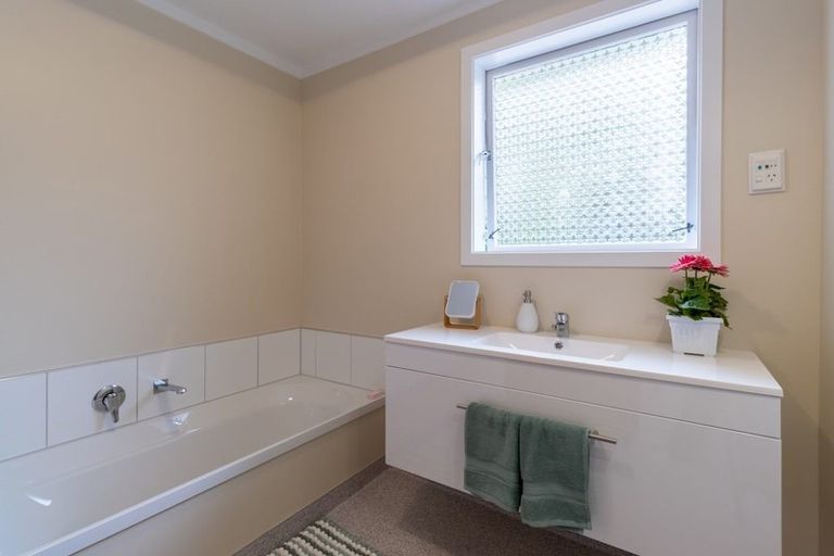 Photo of property in 1094 Paekakariki Hill Road, Paekakariki Hill, Porirua, 5381