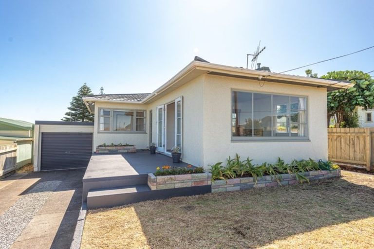 Photo of property in 5 Short Street, Castlecliff, Whanganui, 4501