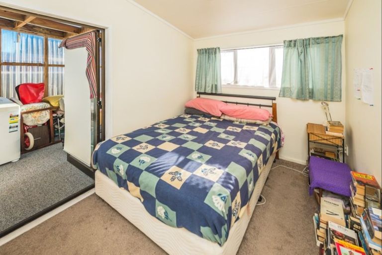 Photo of property in 2 Glasgow Street, Takaro, Palmerston North, 4412