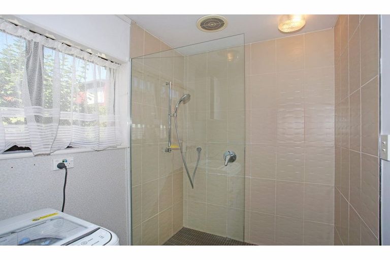 Photo of property in 8 Godwit Place, Waiuku, 2123