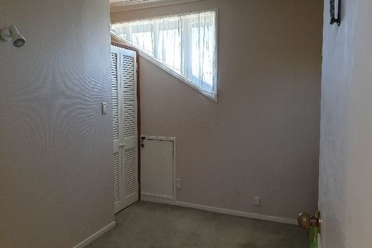 Photo of property in 475 Glenfield Road, Glenfield, Auckland, 0629